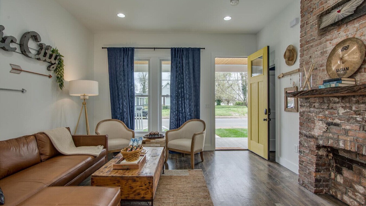 Photo of Livingroom in Cleveland Park