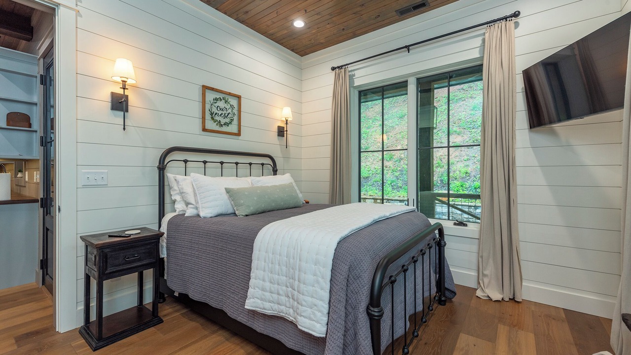 Photo of Bedroom in Burnsville