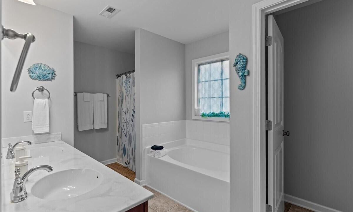 Photo of Bathroom in Myrtle Grove
