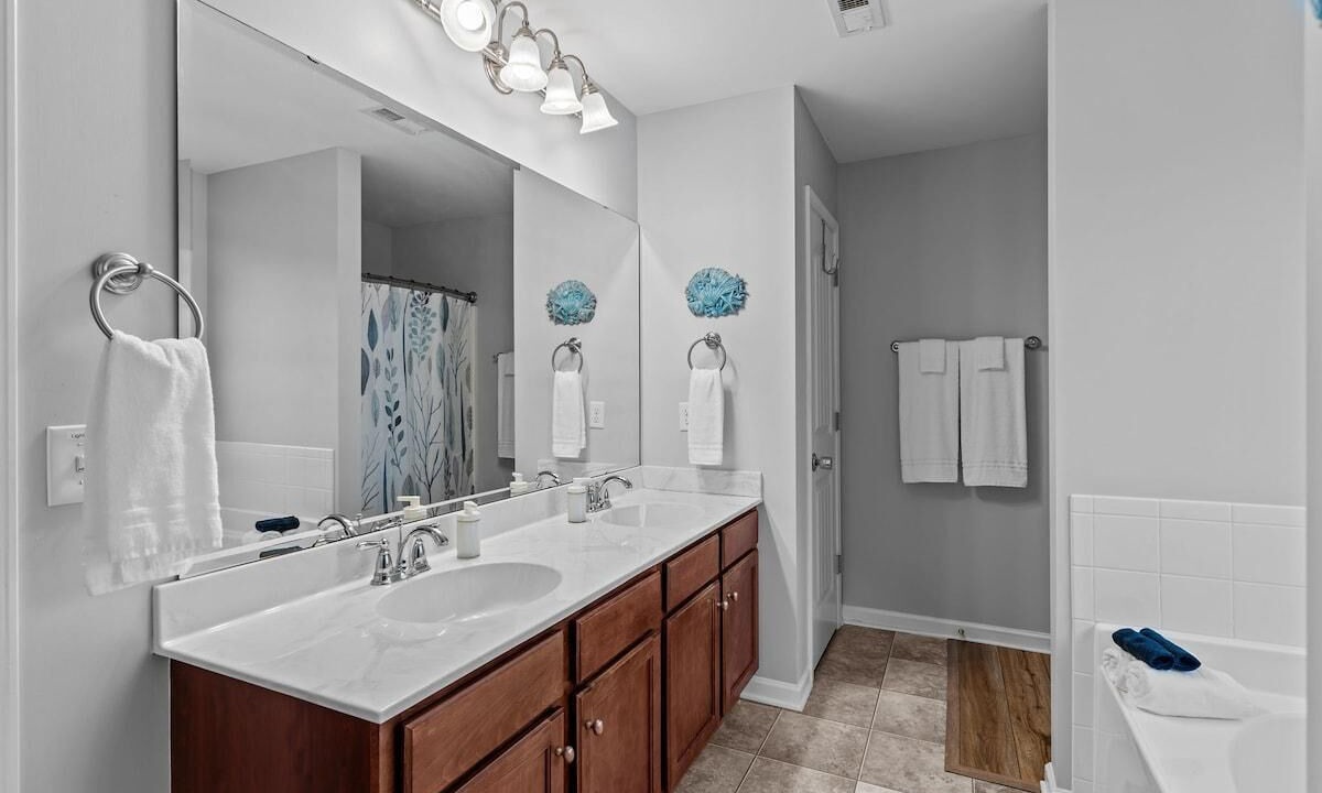 Photo of Bathroom in Myrtle Grove