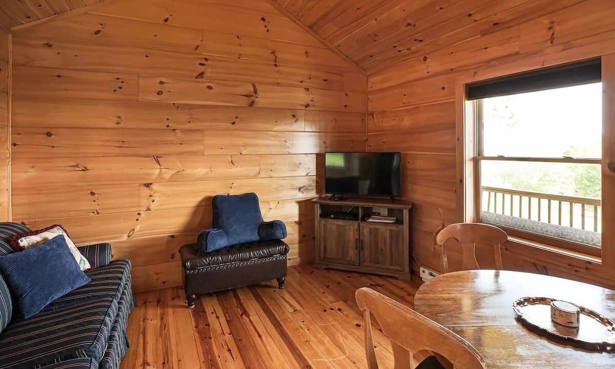 Photo of Livingroom in Purlear