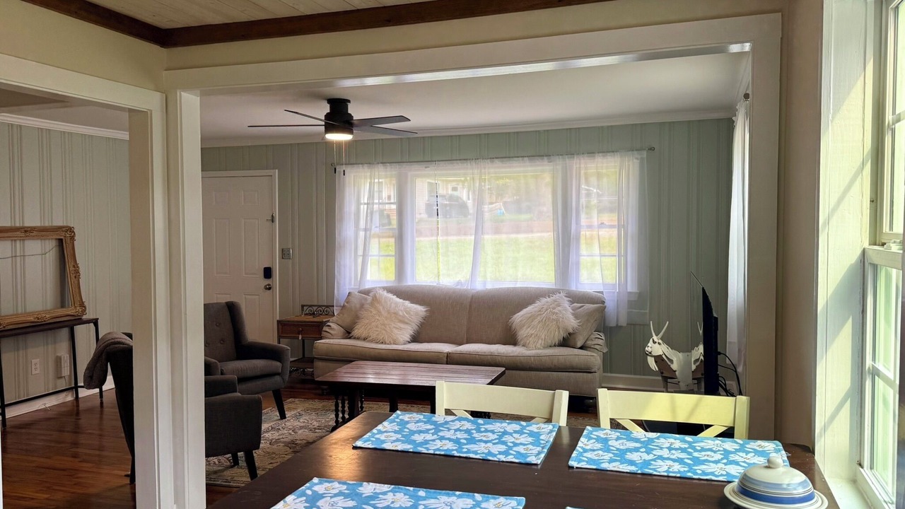 Photo of Livingroom in Carrboro