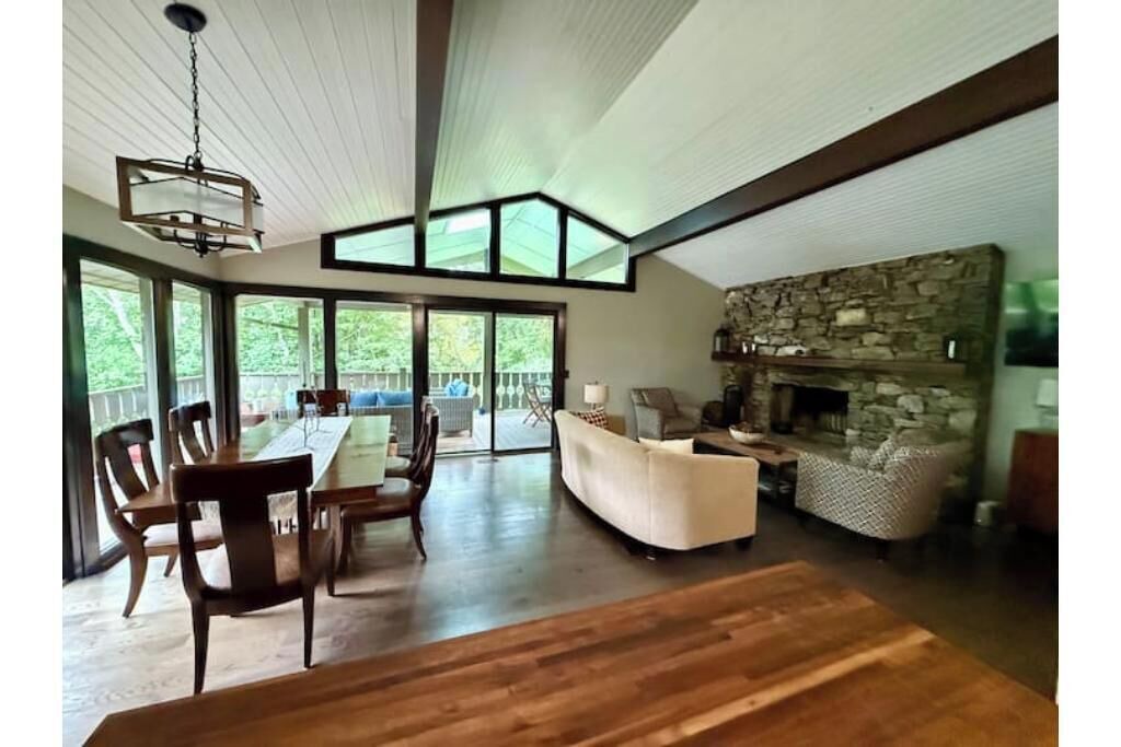 Photo of Livingroom in Laurel Park