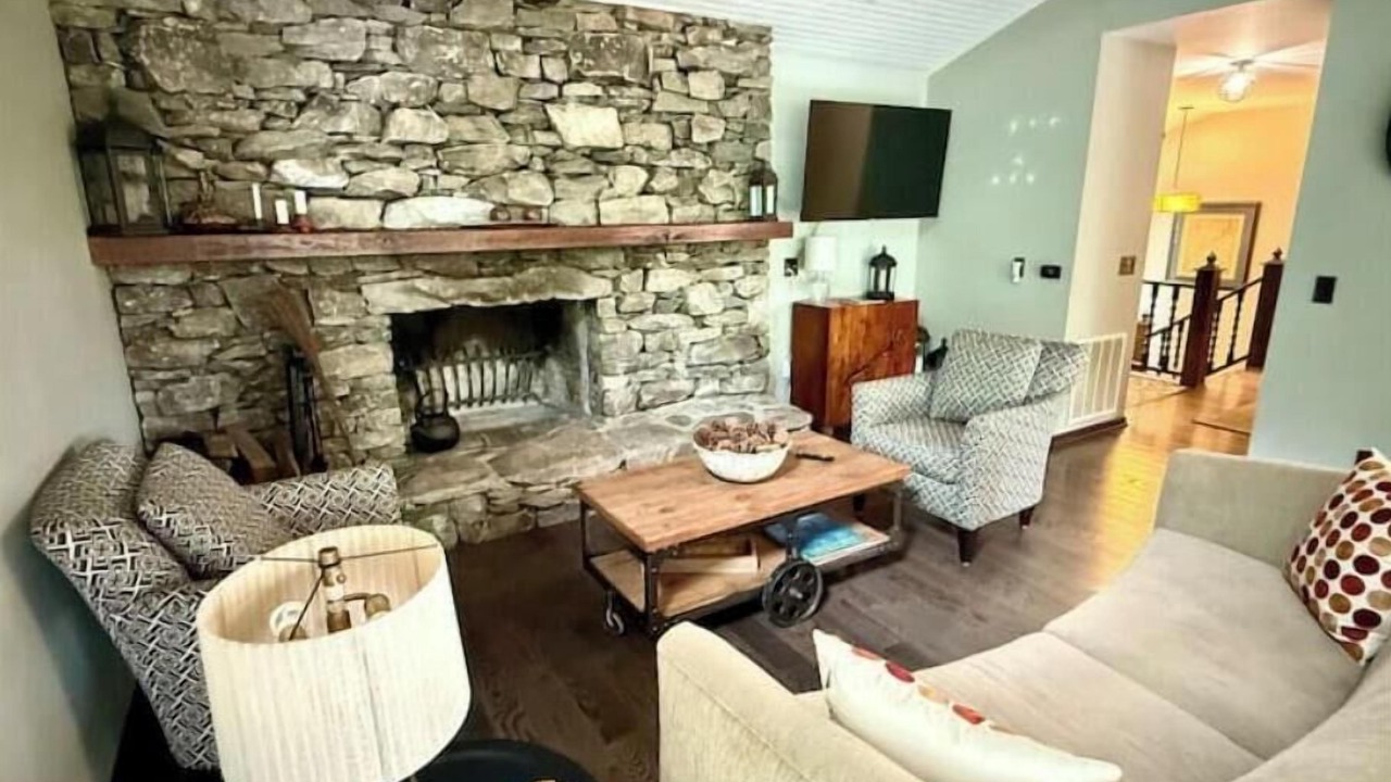 Photo of Livingroom in Laurel Park