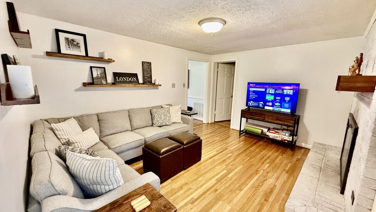 Photo of Bedroom in Oak Ridge
