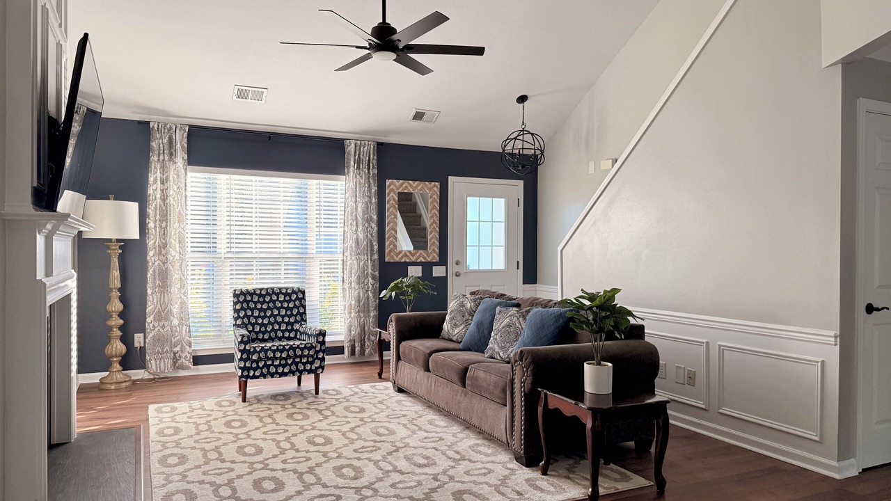 Photo of Livingroom in Provincetowne