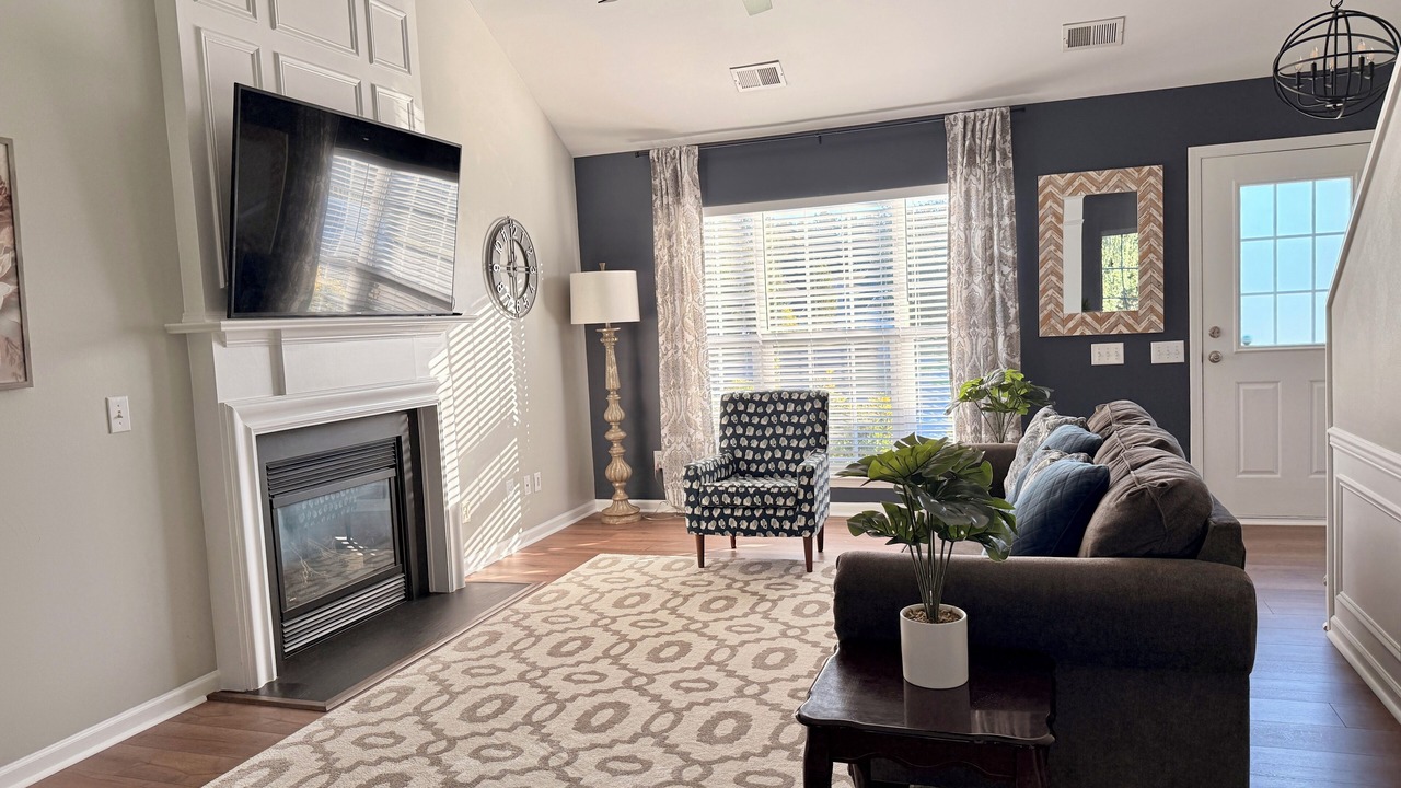 Photo of Livingroom in Provincetowne