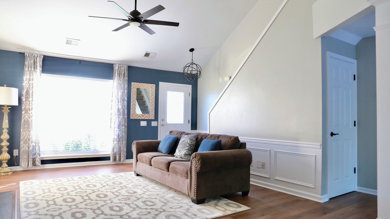 Photo of Livingroom in Provincetowne