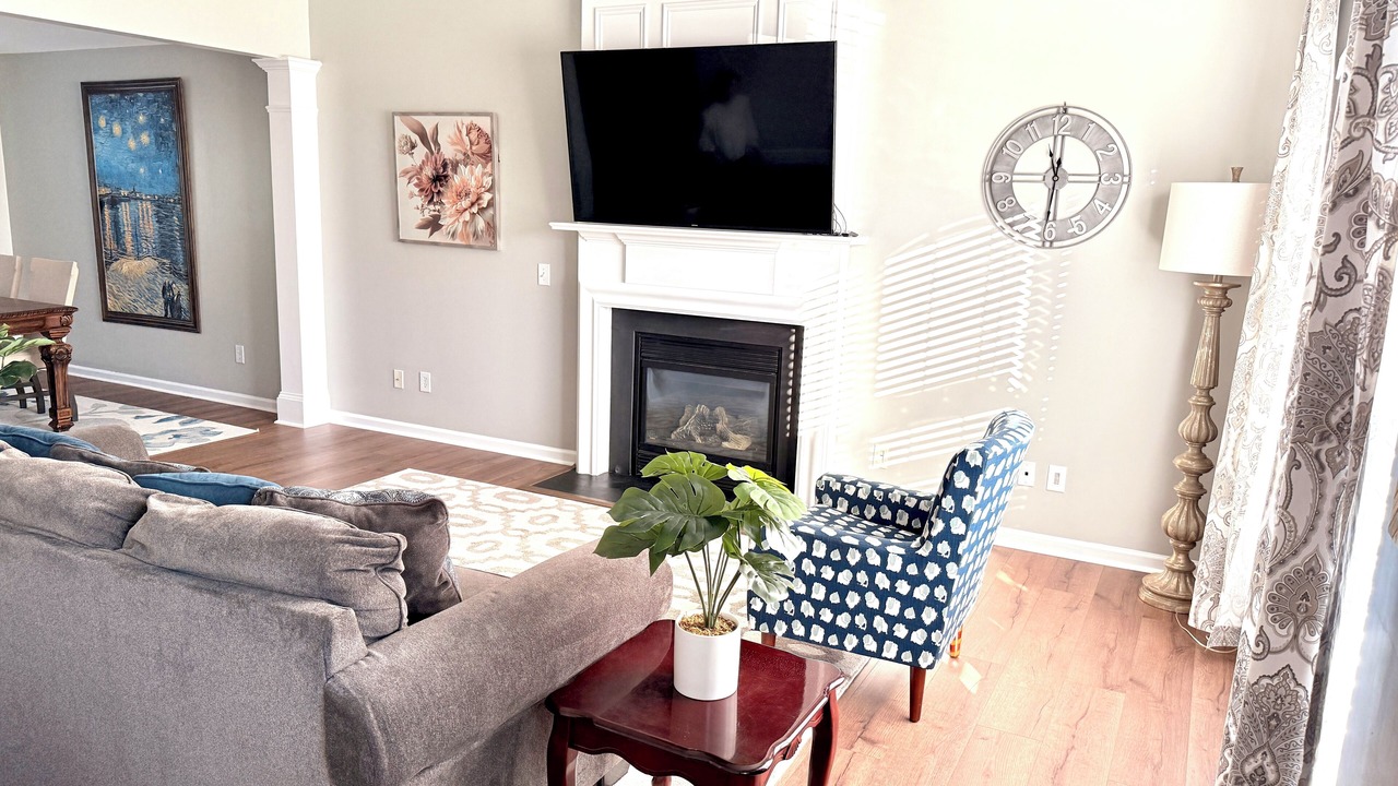 Photo of Livingroom in Provincetowne