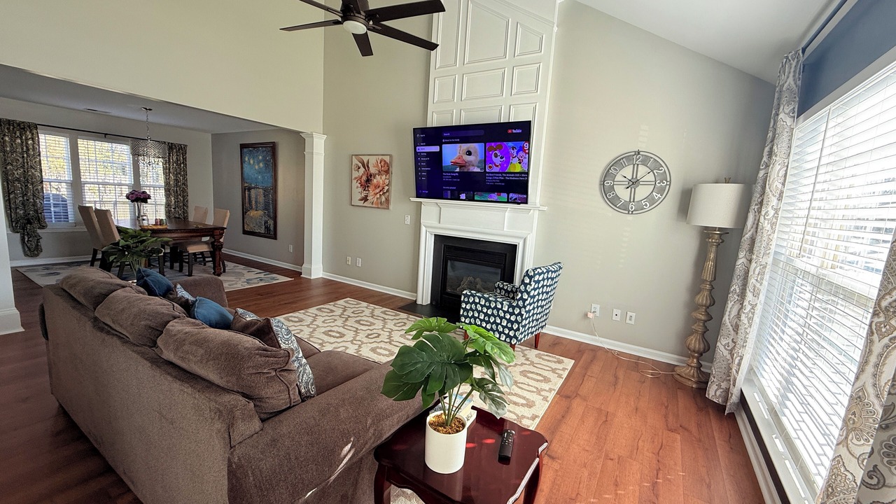 Photo of Livingroom in Provincetowne