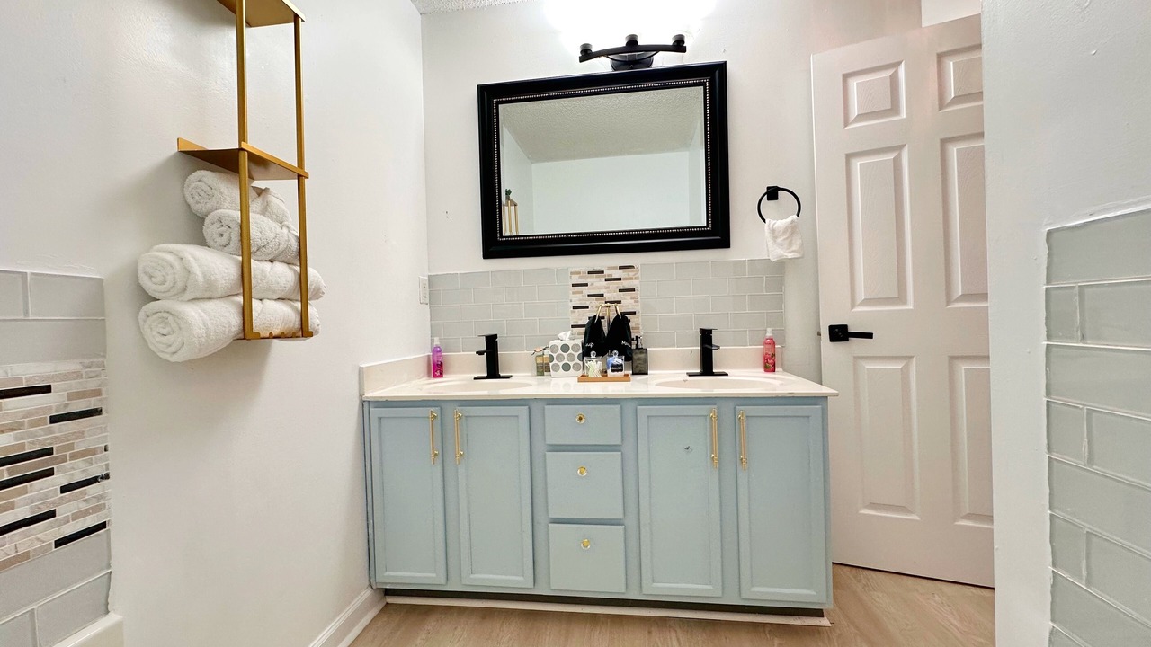 Photo of Bathroom in Sunset Road