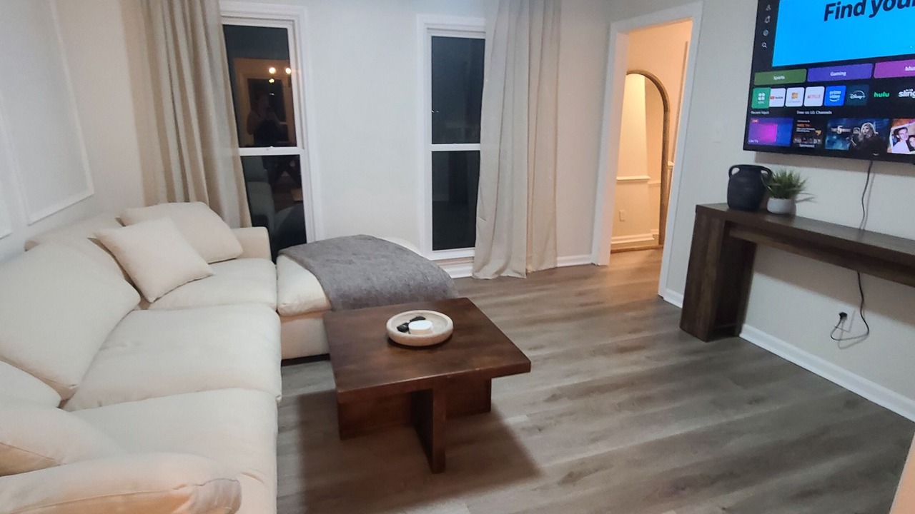 Photo of Livingroom in Piper Glen Estates