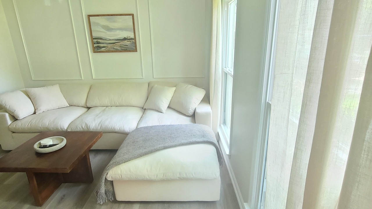 Photo of Livingroom in Piper Glen Estates