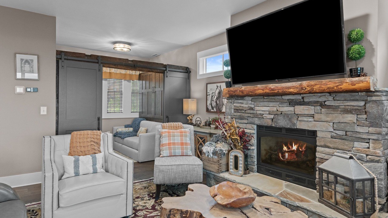 Photo of Livingroom in Lenoir