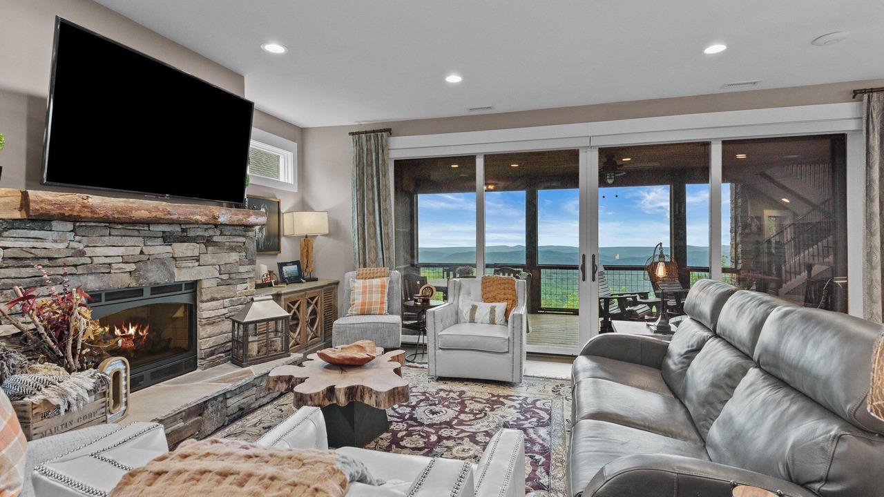 Photo of Livingroom in Lenoir