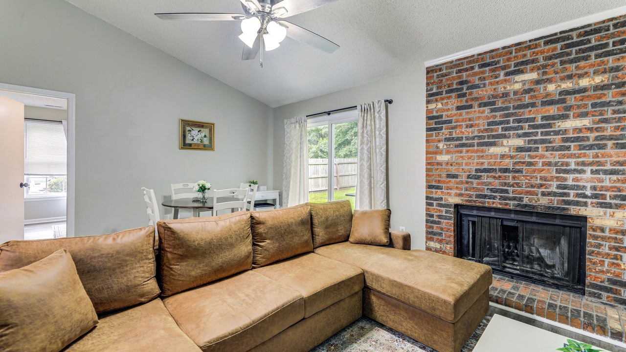Photo of Livingroom in Piney Green