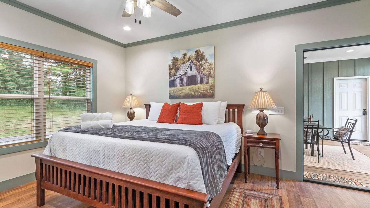Photo of Bedroom in Hayesville
