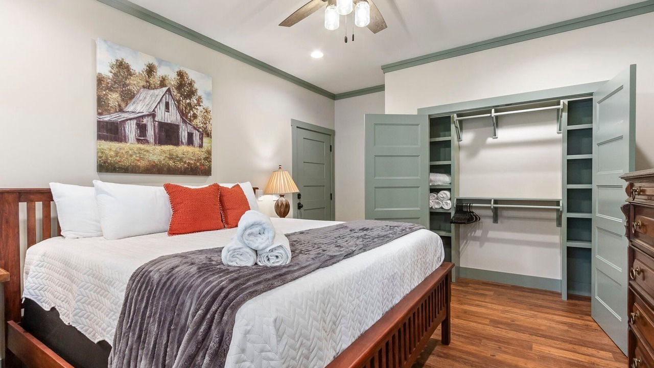 Photo of Bedroom in Hayesville