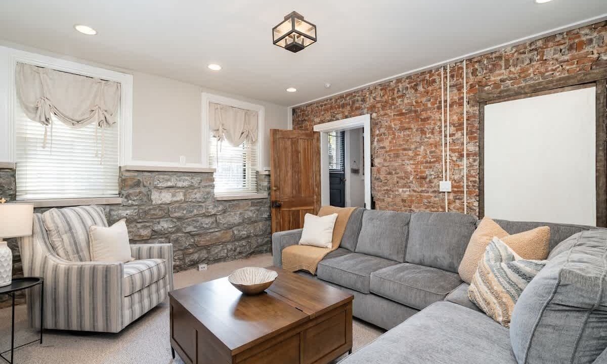 Photo of Livingroom in Rutledge Hill