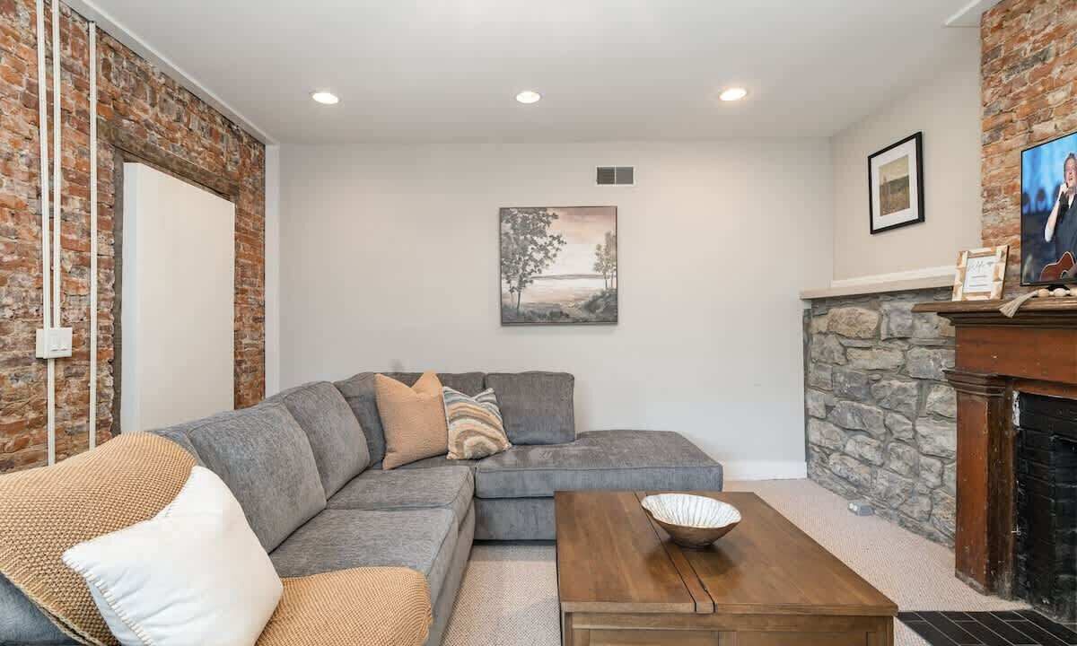 Photo of Livingroom in Rutledge Hill
