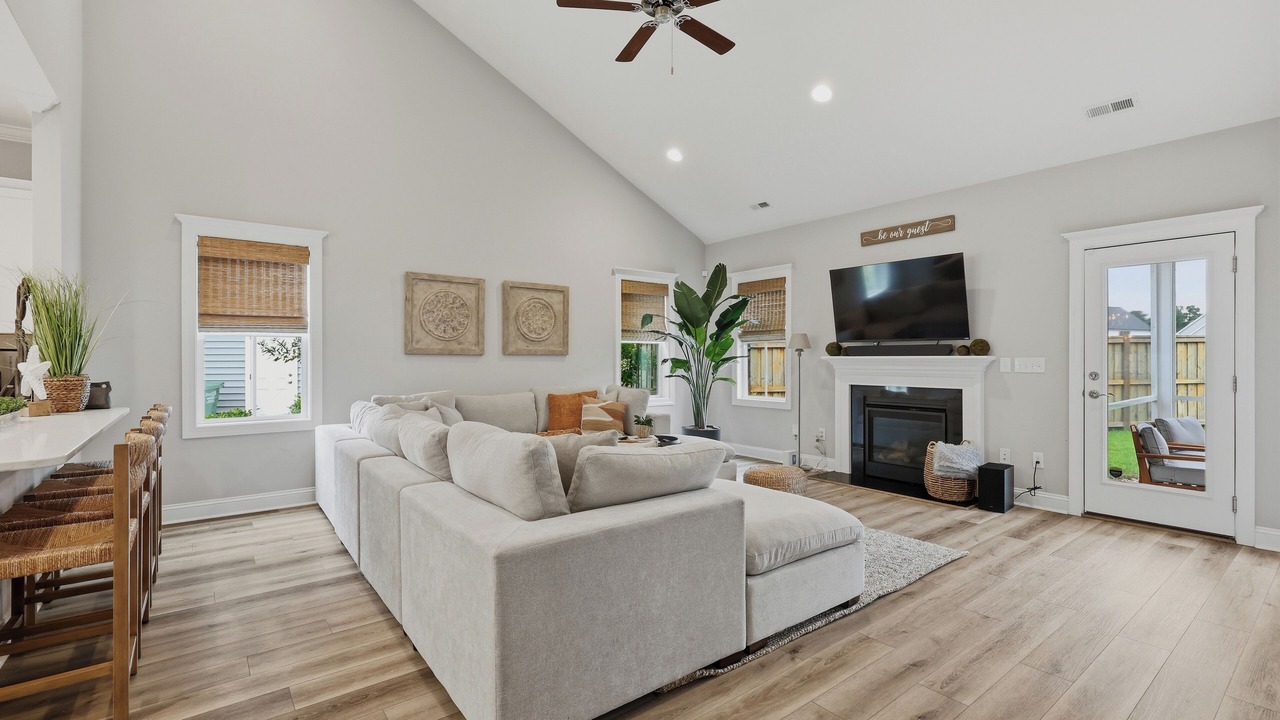 Photo of Livingroom in Silver Lake