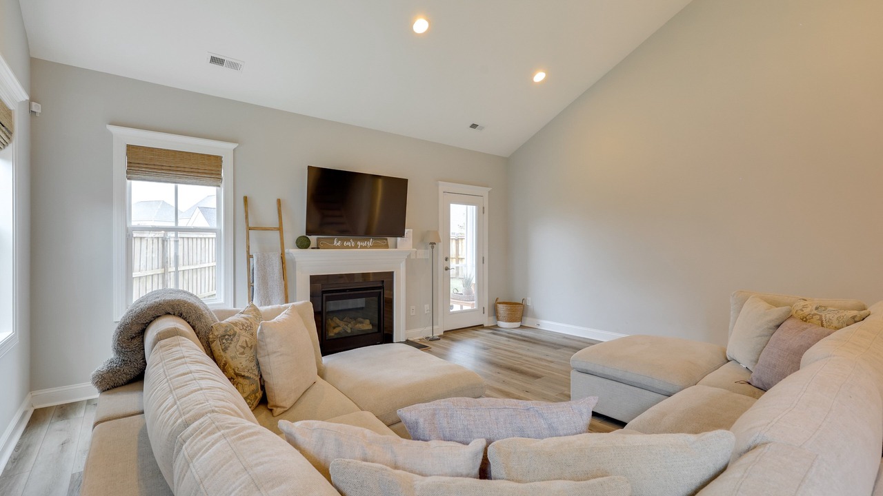 Photo of Livingroom in Silver Lake
