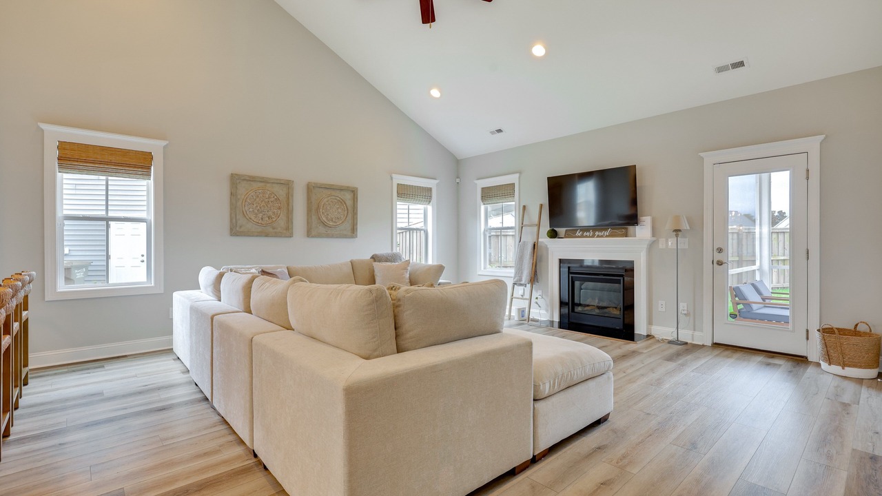 Photo of Livingroom in Silver Lake