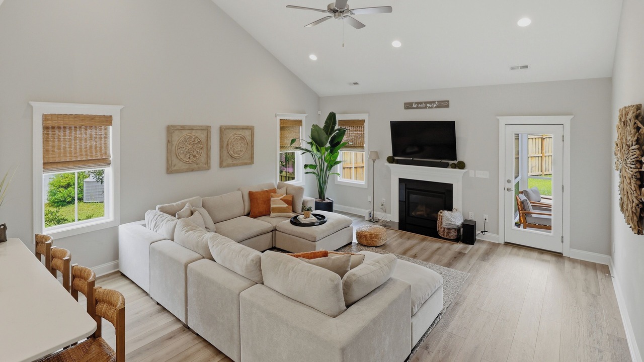 Photo of Livingroom in Silver Lake