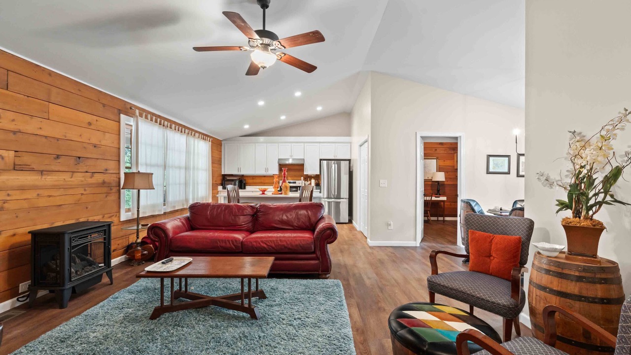 Photo of Livingroom in Highlands Hills