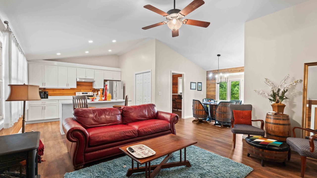 Photo of Livingroom in Highlands Hills