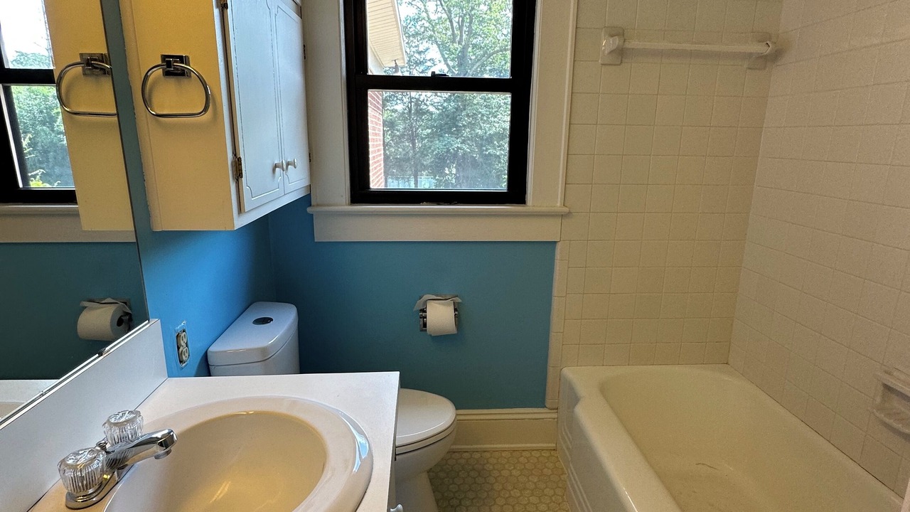 Photo of Bathroom in Oakwood Historic District