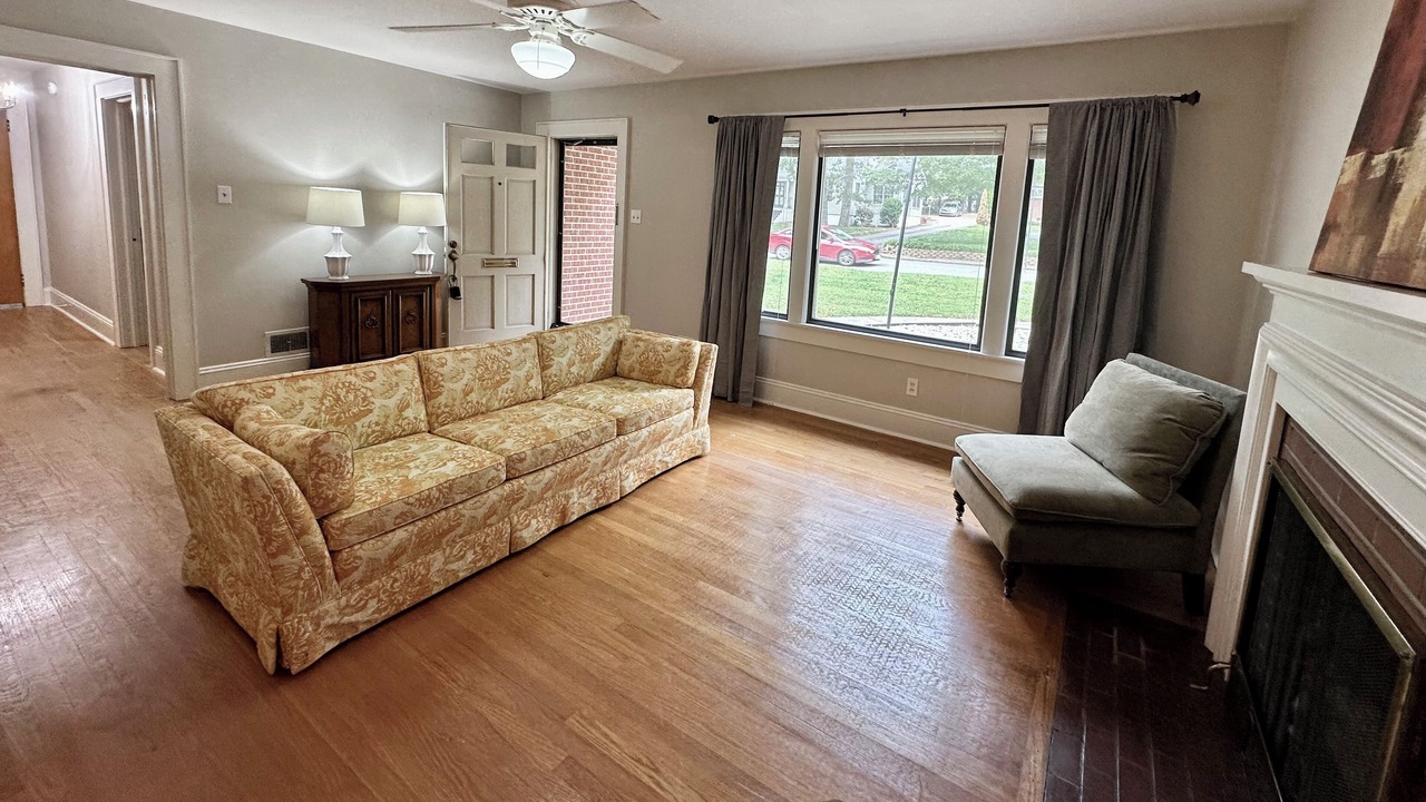 Photo of Livingroom in Oakwood Historic District