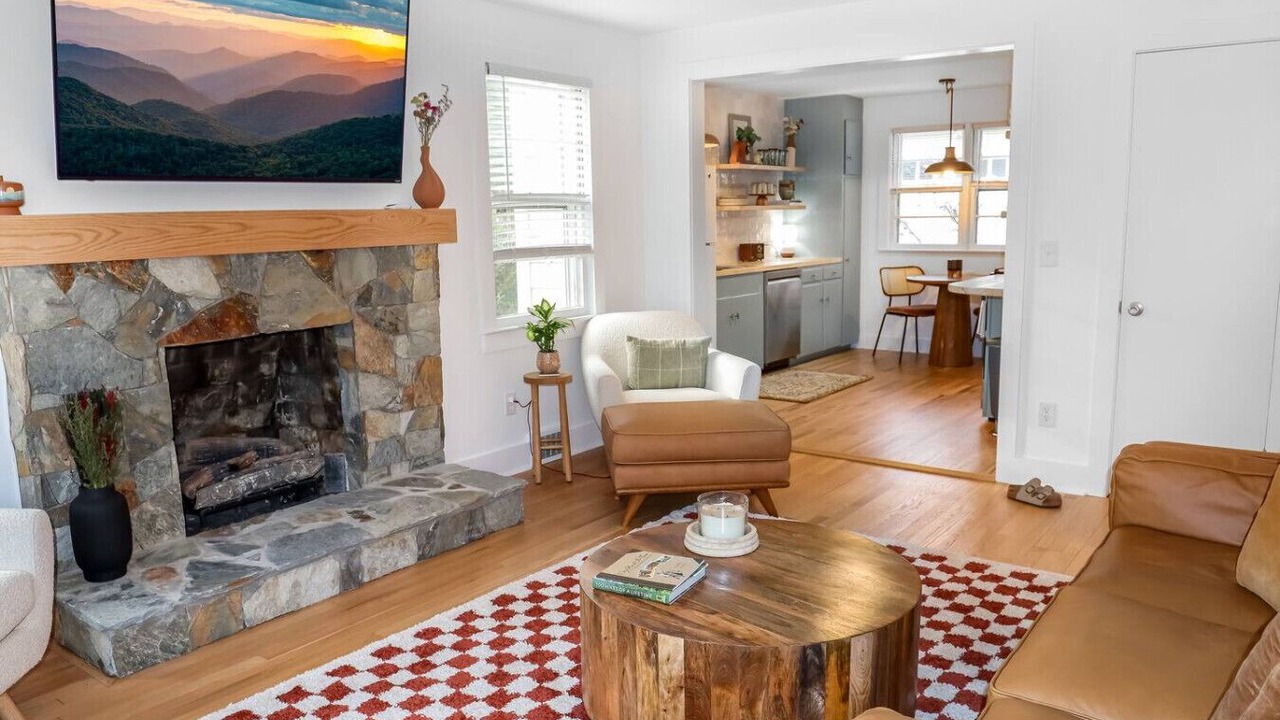Photo of Livingroom in Black Mountain