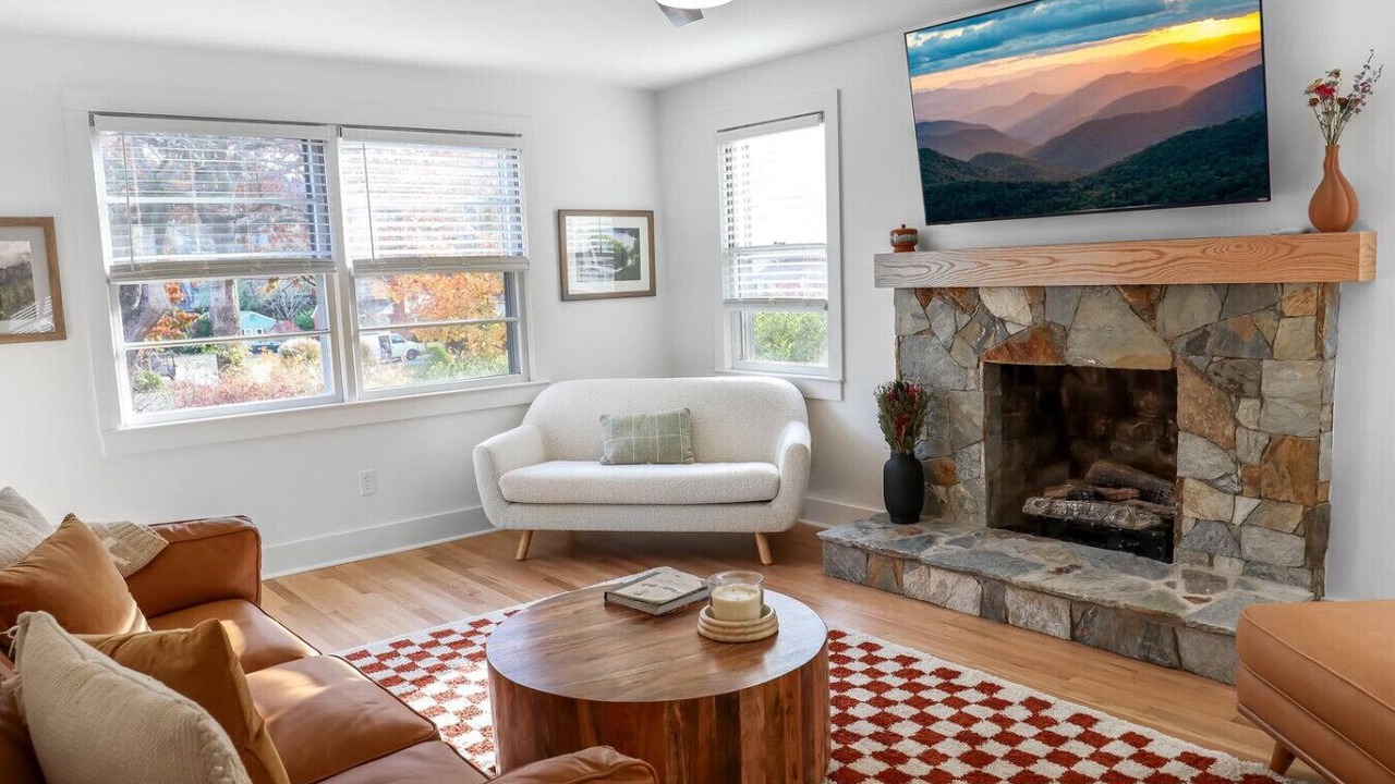 Photo of Livingroom in Black Mountain