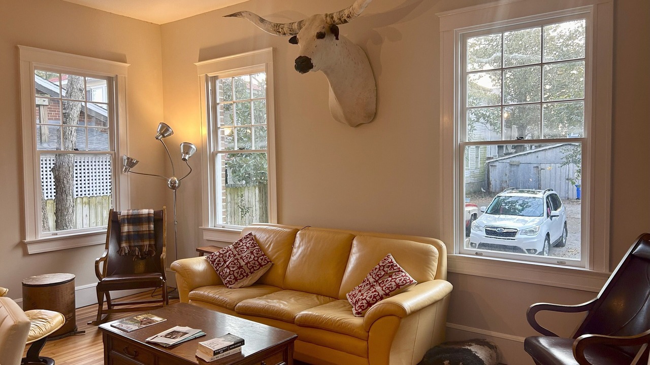 Photo of Livingroom in Wilmington Historic District