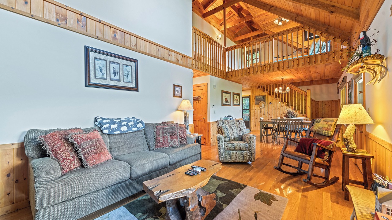 Photo of Livingroom in Cranberry Falls