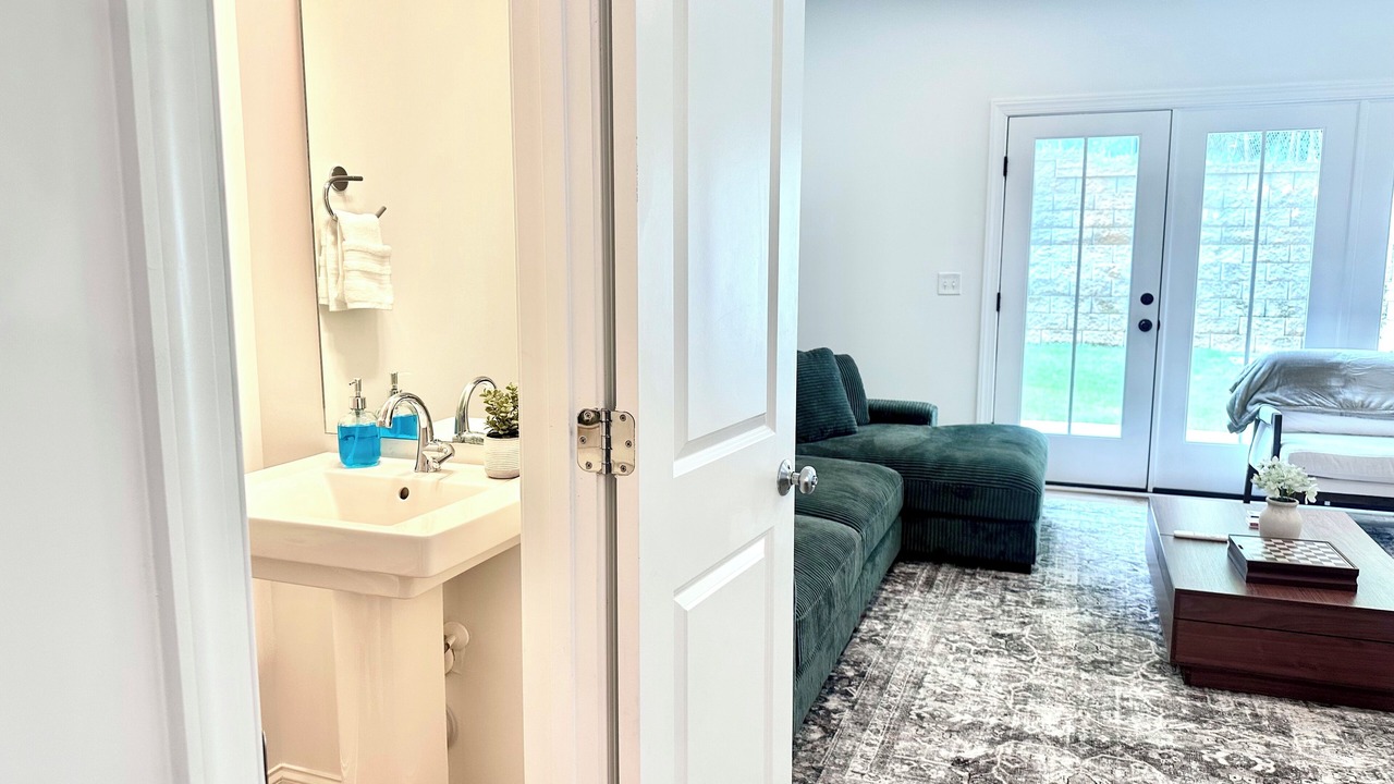 Photo of Livingroom in North Raleigh
