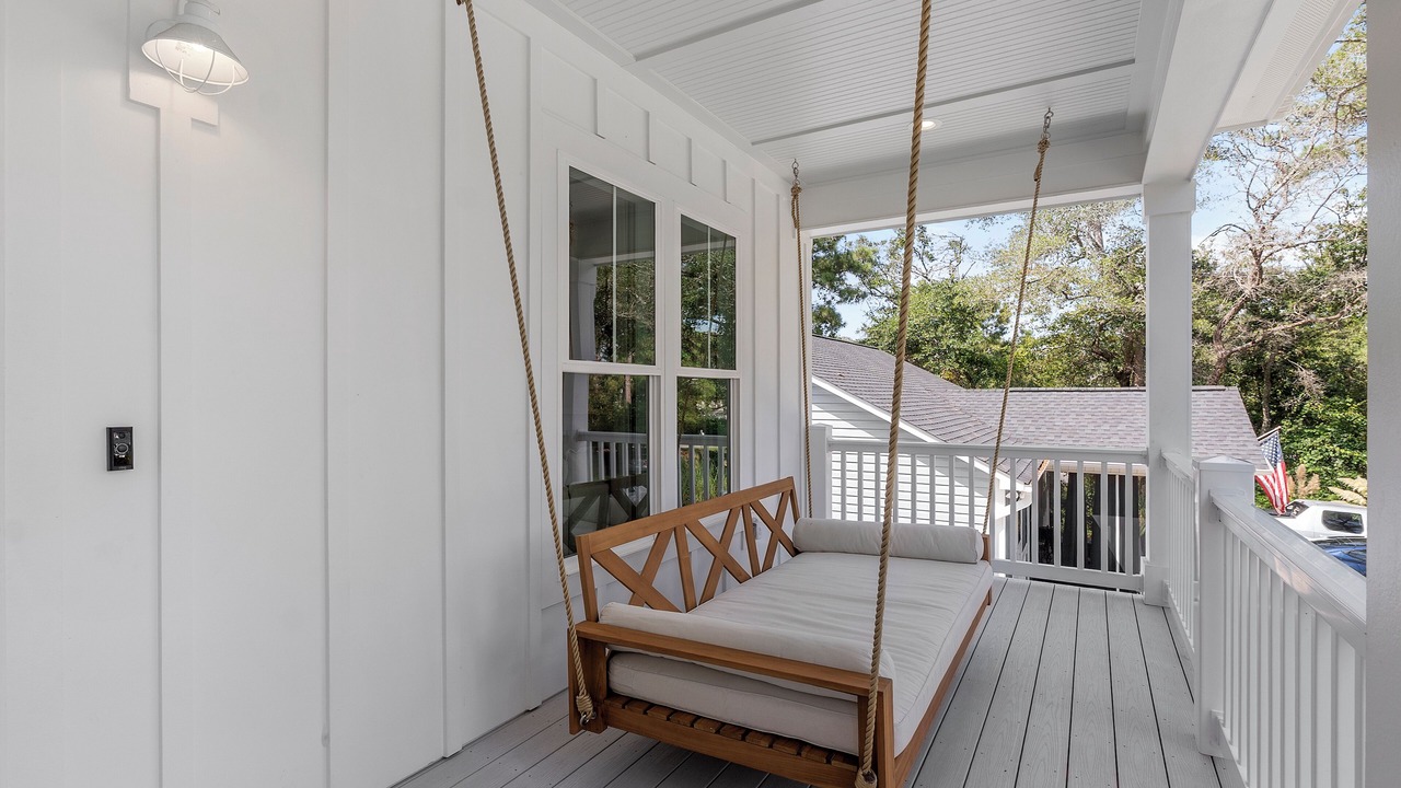 Photo of Patio Balcony in Tranquil Harbour