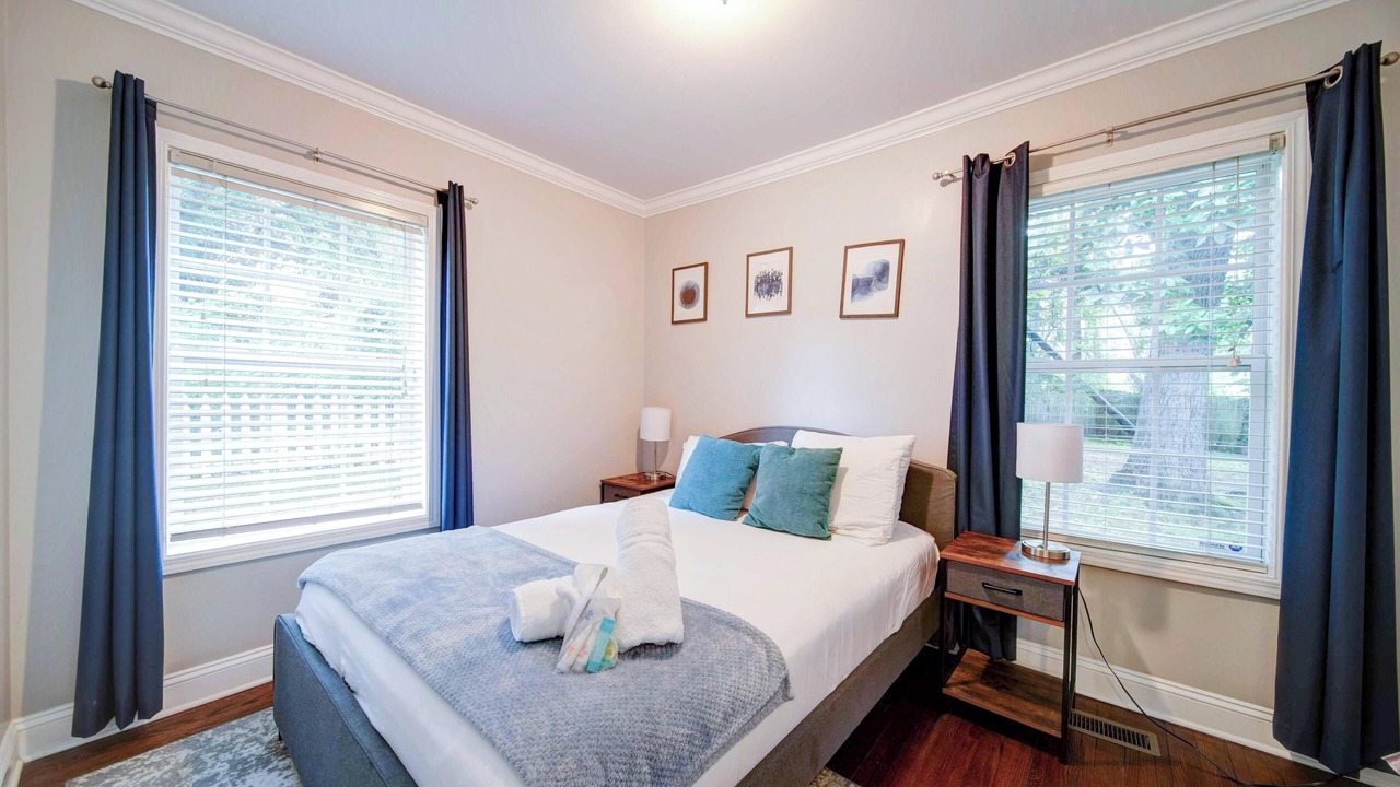 Photo of Bedroom in Villa Heights