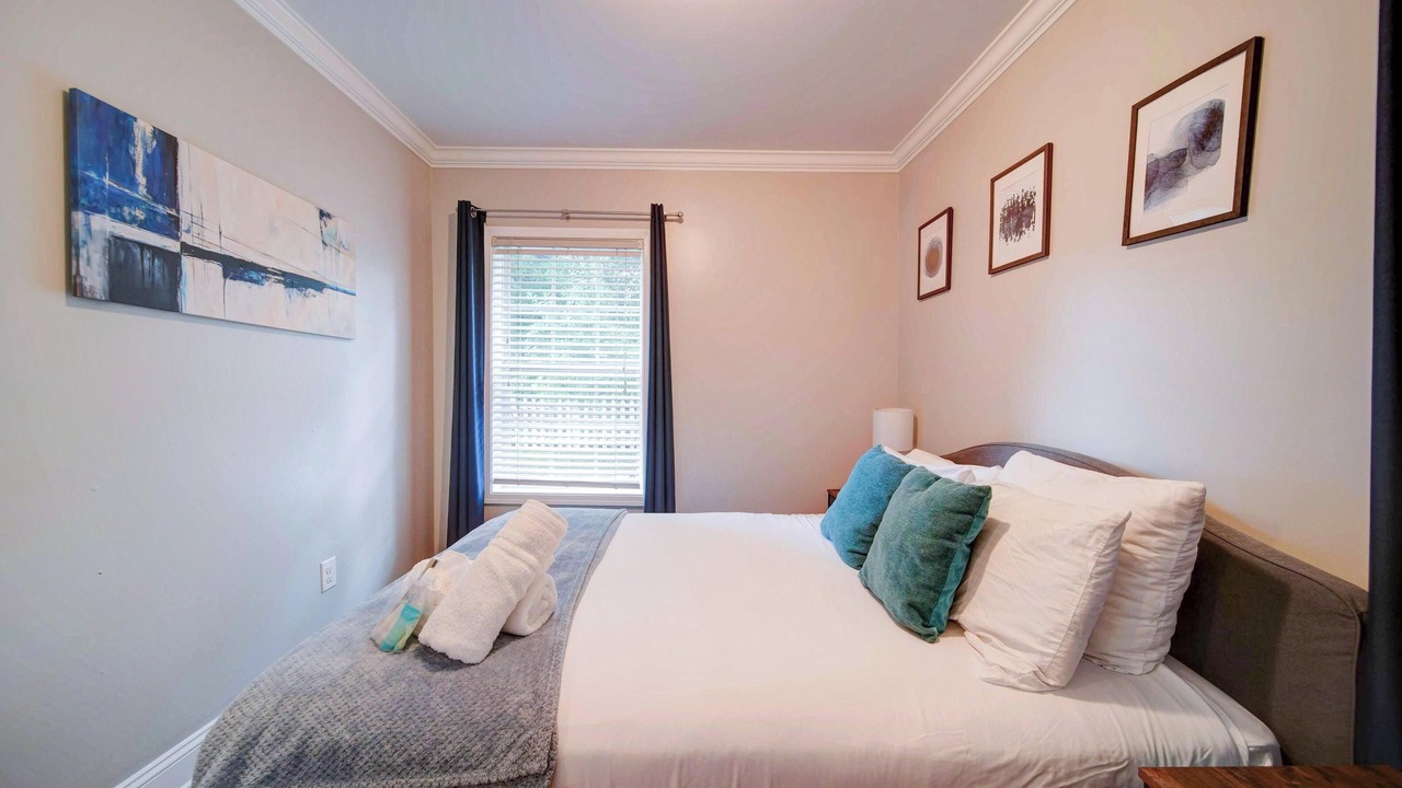 Photo of Bedroom in Villa Heights