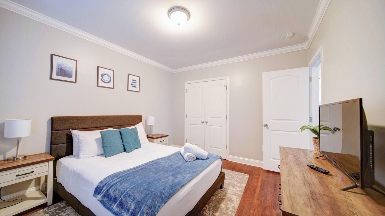 Photo of Bedroom in Villa Heights