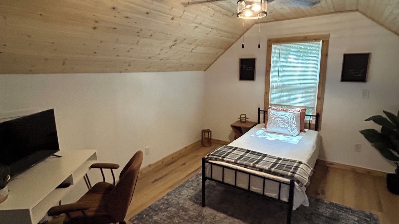 Photo of Bedroom in Burnsville