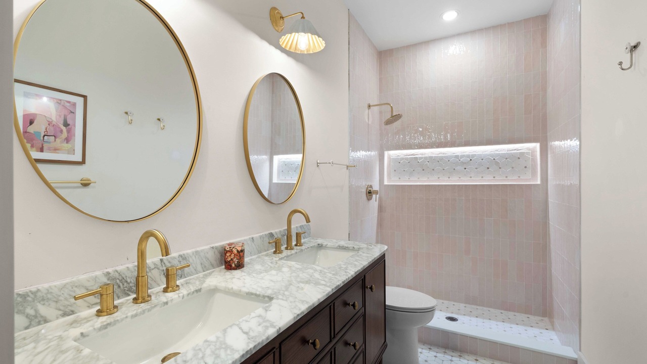 Photo of Bathroom in Cannonborough Elliotborough