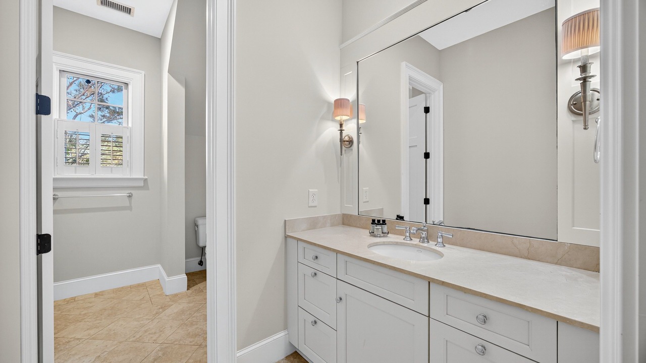 Photo of Bathroom in Vanderhorst Plantation