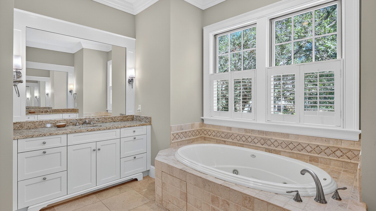 Photo of Bathroom in Vanderhorst Plantation