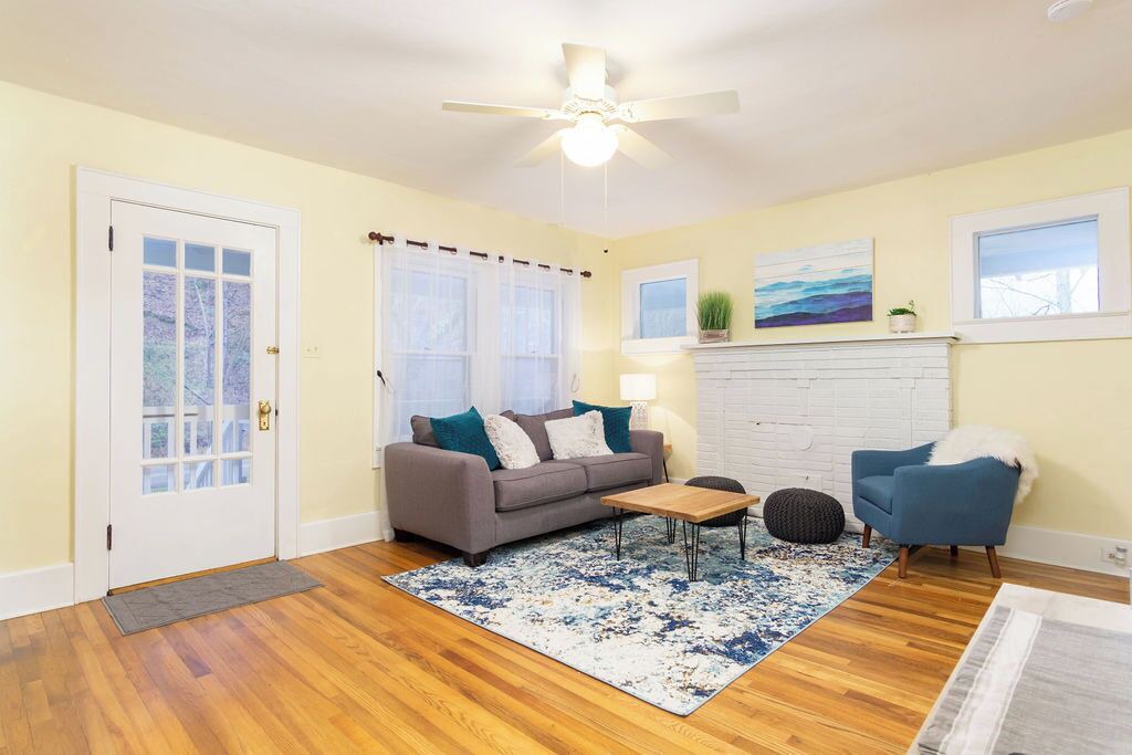 Photo of Livingroom in Mars Hill