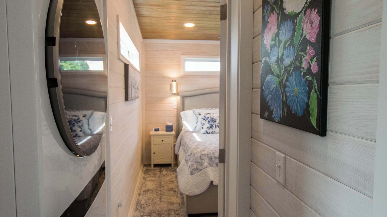 Photo of Bedroom in Upward