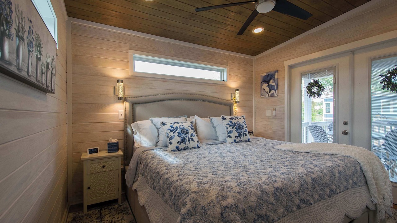 Photo of Bedroom in Upward