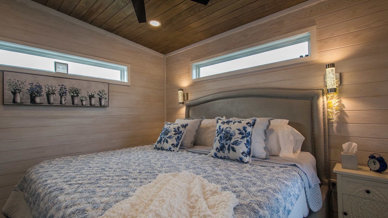 Photo of Bedroom in Upward