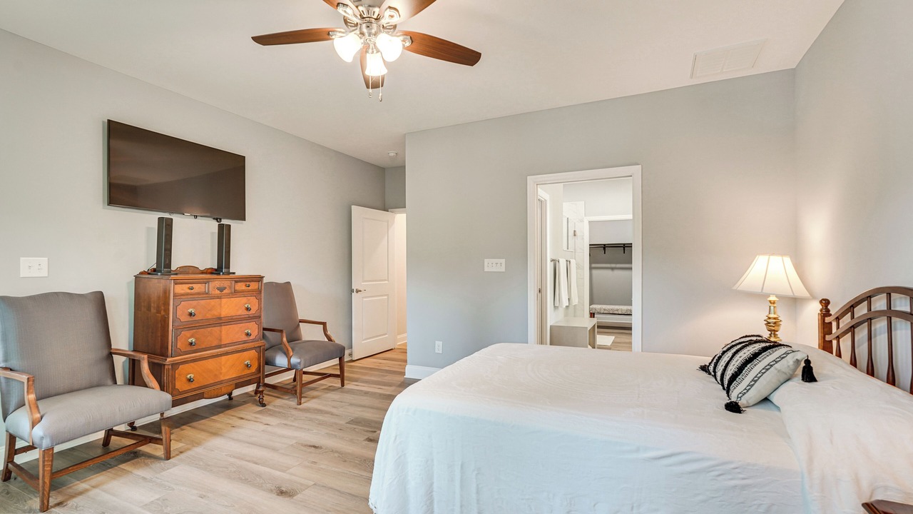 Photo of Bedroom in Modoc Shores